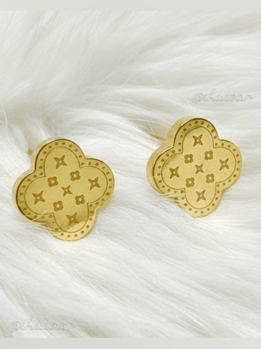 Four Leaf Clover 18K Gold Plated Stainless Steel Stud Earrings - Picture 3 of 6